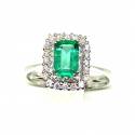 Ring with emerald 7 x 5 ct. 0.97 and diamonds